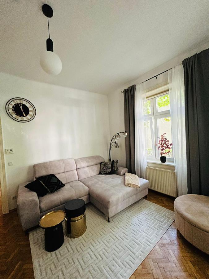 5 Min Schoenbrunn Gloriette, Direct To Center, Free Parking Appartement *