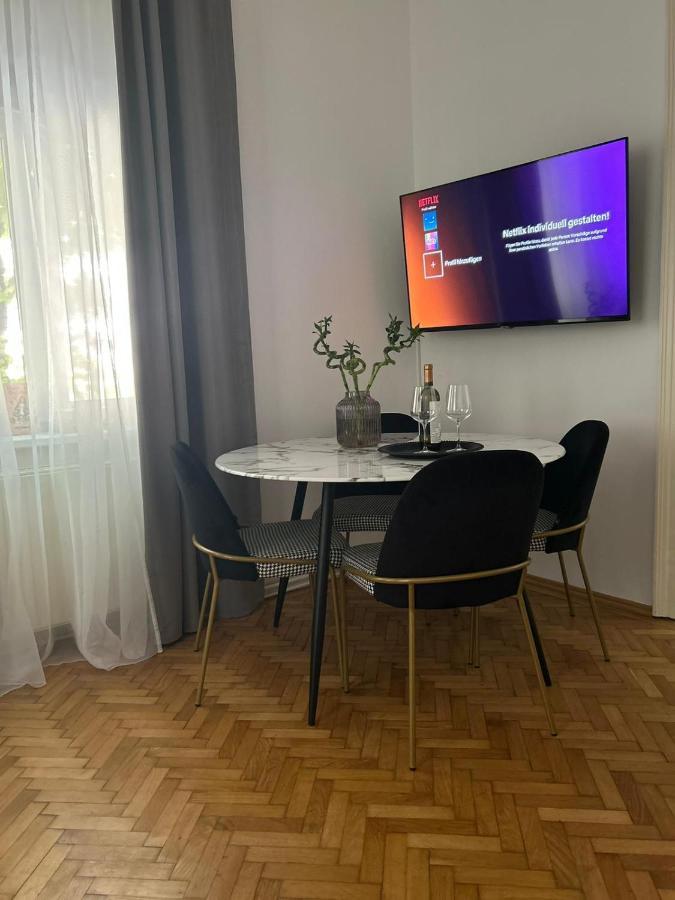 5 Min Schoenbrunn Gloriette, Direct To Center, Free Parking Appartement Wenen