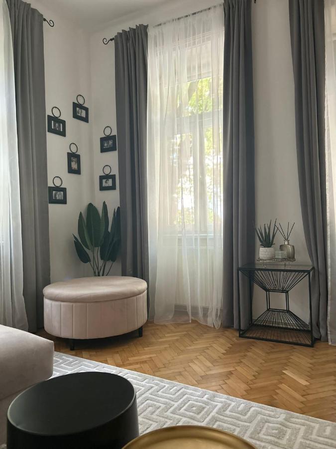 5 Min Schoenbrunn Gloriette, Direct To Center, Free Parking Appartement *