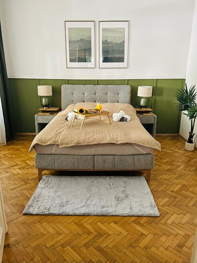 Appartement 5 Min Schoenbrunn Gloriette, Direct To Center, Free Parking *