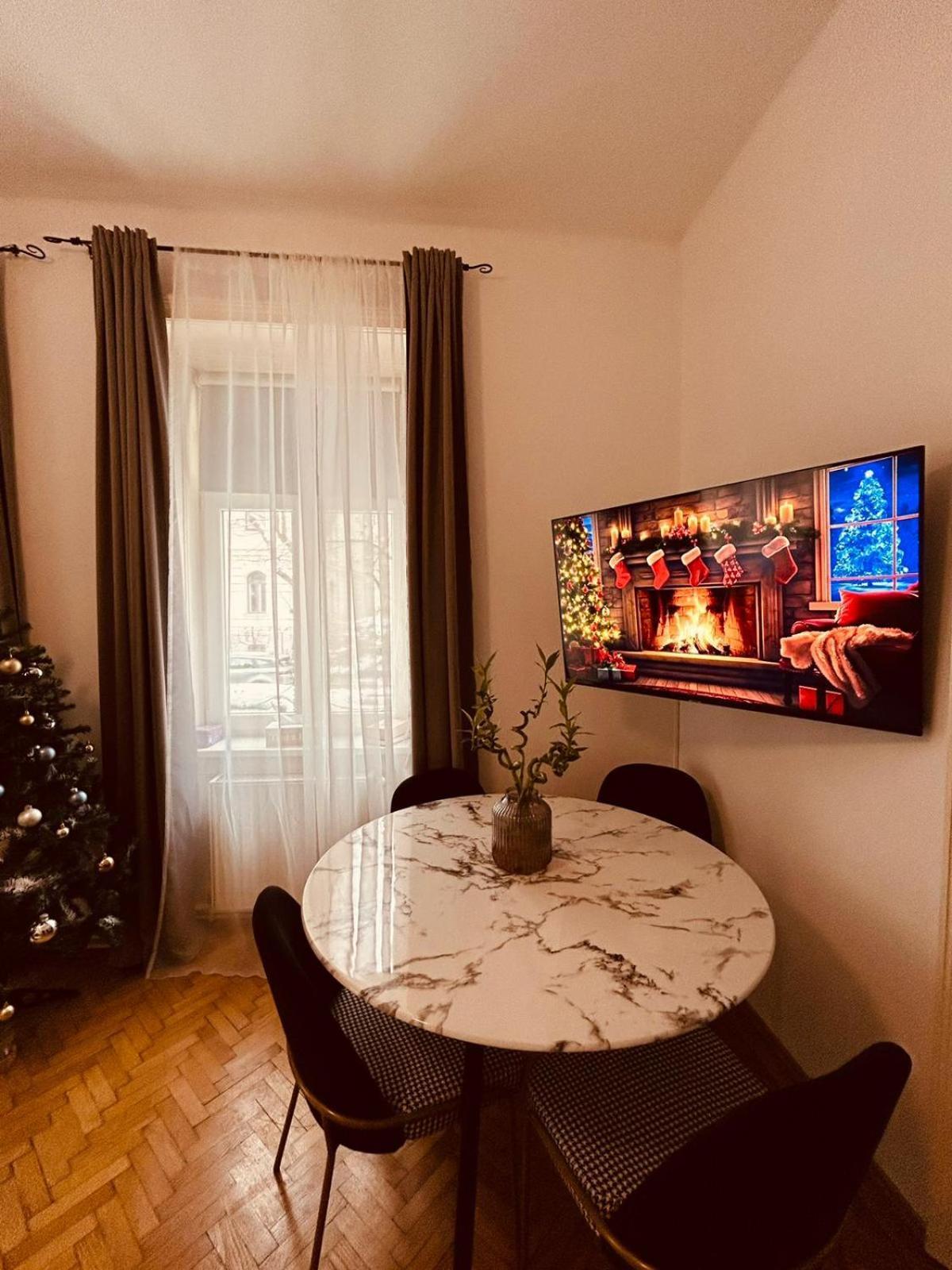 5 Min Schoenbrunn Gloriette, Direct To Center, Free Parking * Wenen